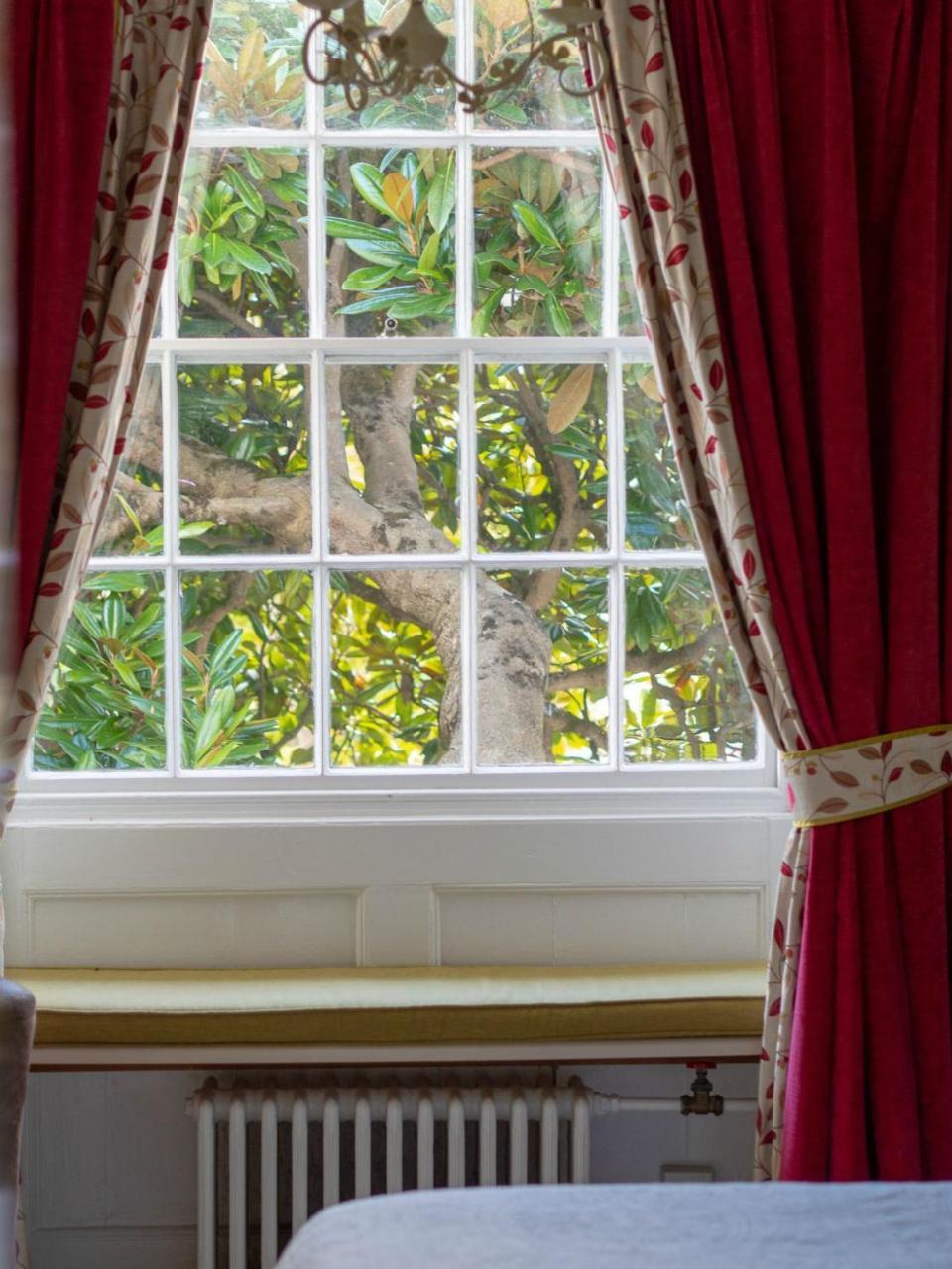 Готель The White House Чармут Екстер'єр фото